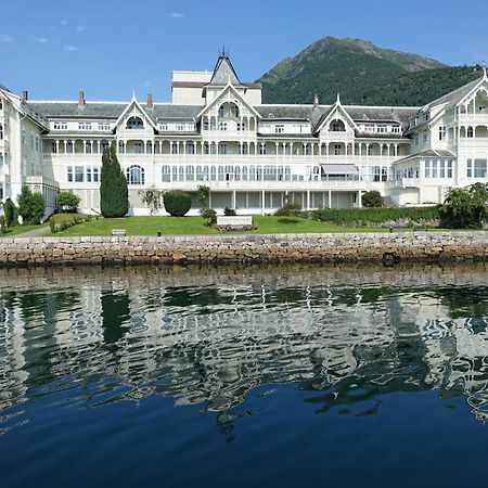 Balestrand Fjordapartments Holmen 19A Eksteriør billede