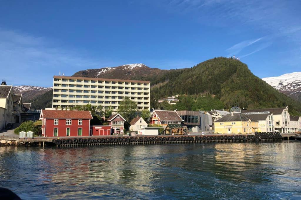 Balestrand Fjordapartments Holmen 19A Eksteriør billede