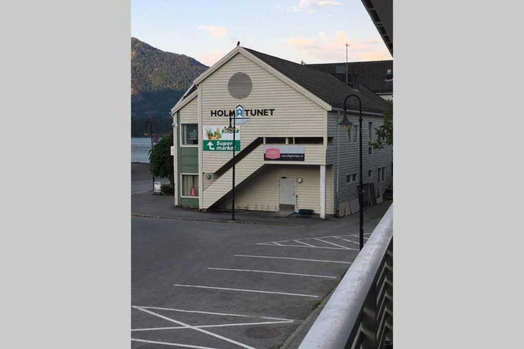 Balestrand Fjordapartments Holmen 19A Eksteriør billede