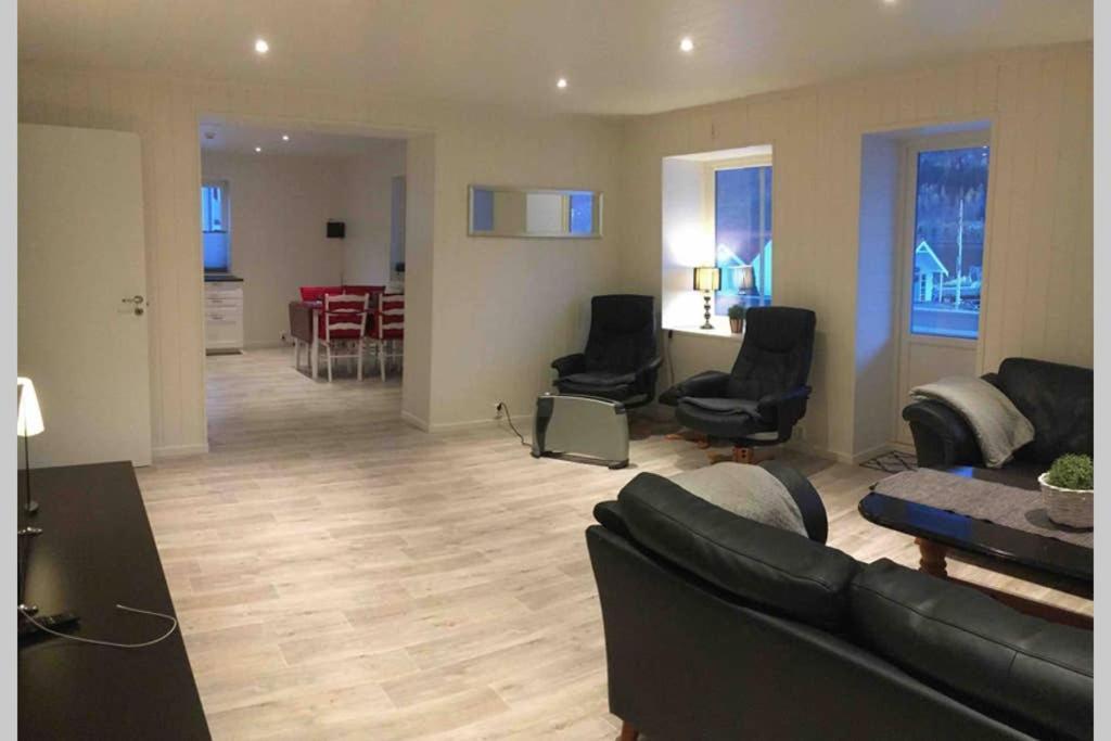 Balestrand Fjordapartments Holmen 19A Eksteriør billede