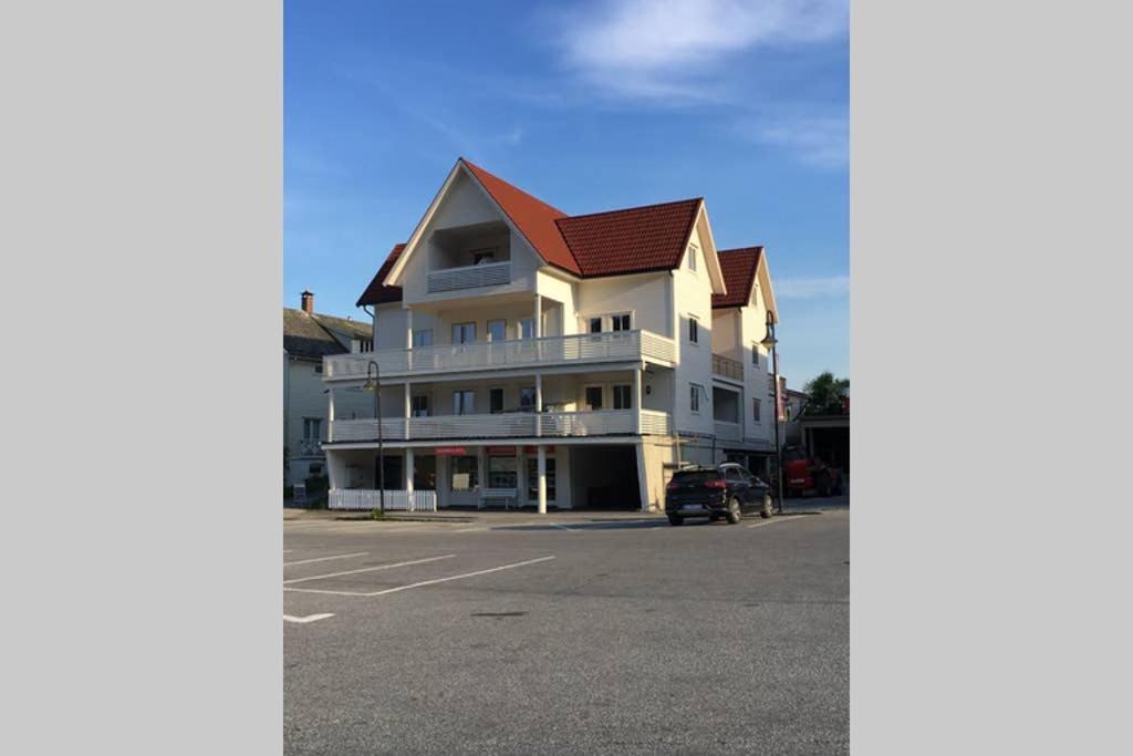 Balestrand Fjordapartments Holmen 19A Eksteriør billede