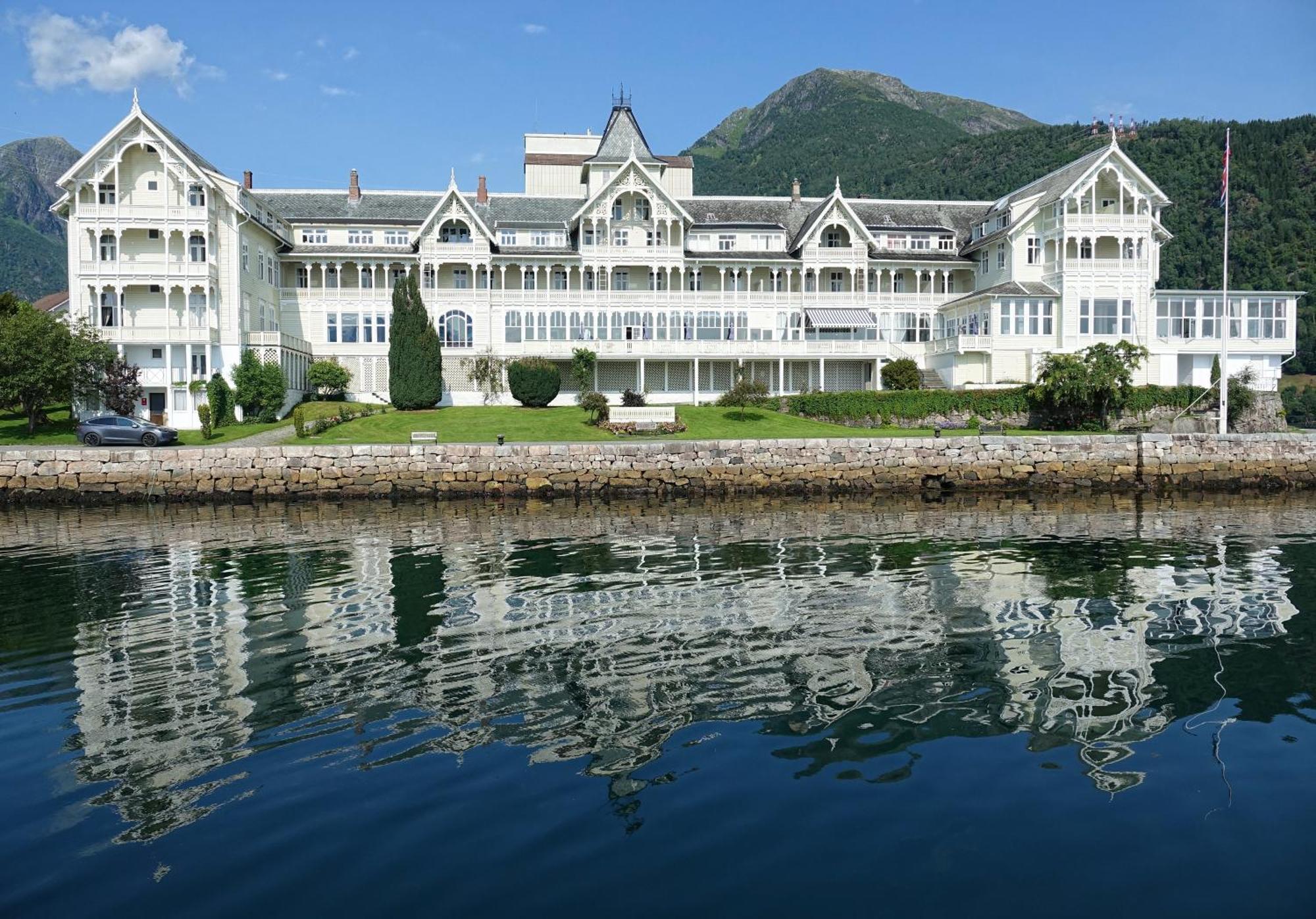 Balestrand Fjordapartments Holmen 19A Eksteriør billede