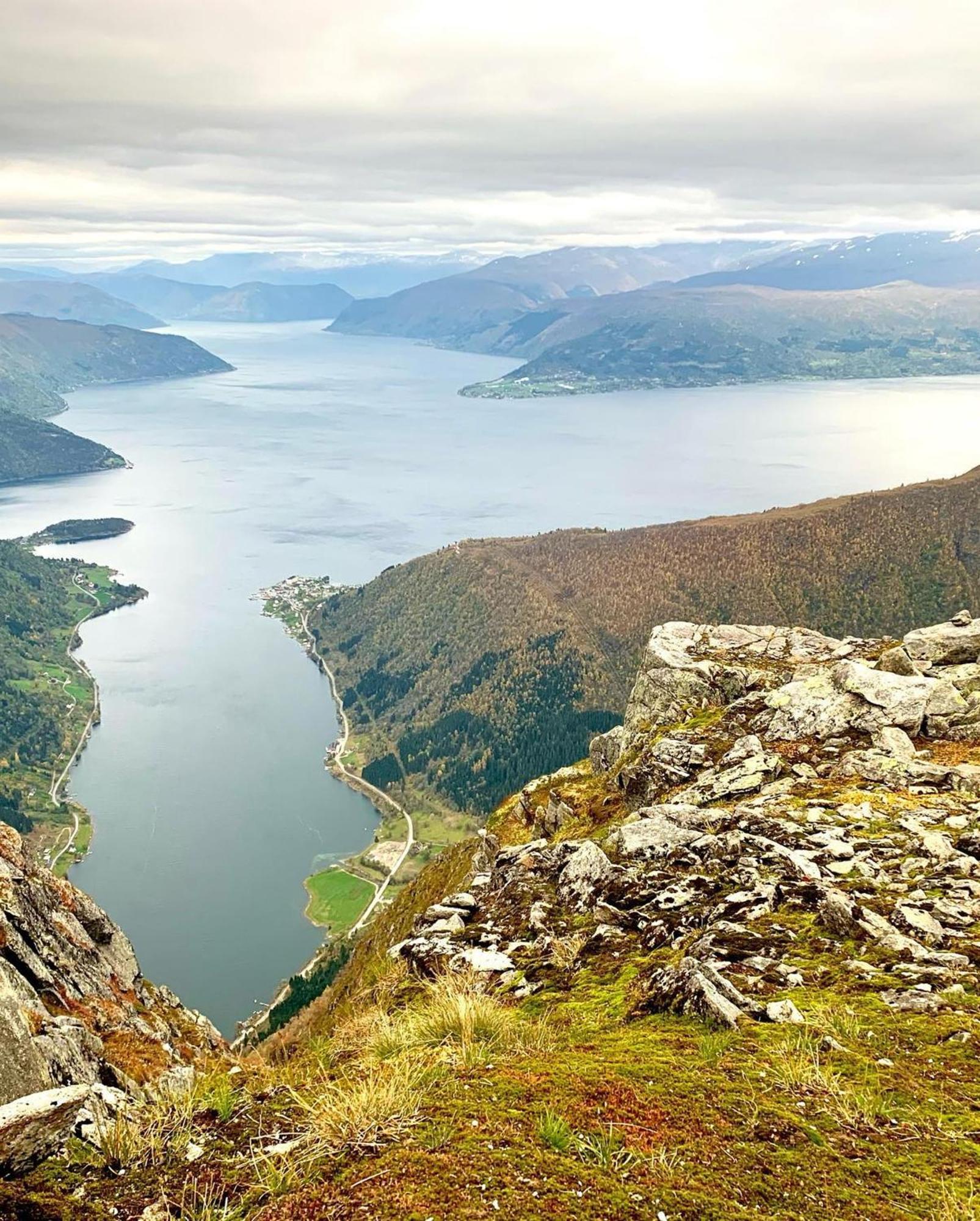 Balestrand Fjordapartments Holmen 19A Eksteriør billede